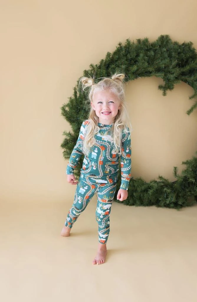 商品Posh Peanut|Wyatt Holiday Train Fitted Two-Piece Pajamas,价格¥181,第3张图片详细描述