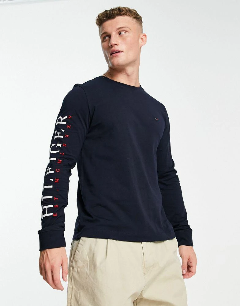 商品Tommy Hilfiger|Tommy Hilfiger long sleeve t-shirt in navy,价格¥423,第2张图片详细描述