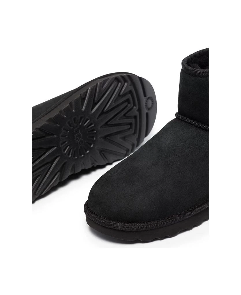 商品UGG|Classic Mini Black Leather Boots Woman,价格¥1556,第3张图片详细描述