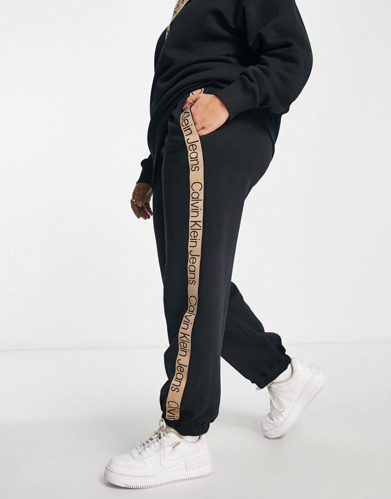 Calvin Klein Jeans Plus logo tape joggers in black商品第1张图片规格展示