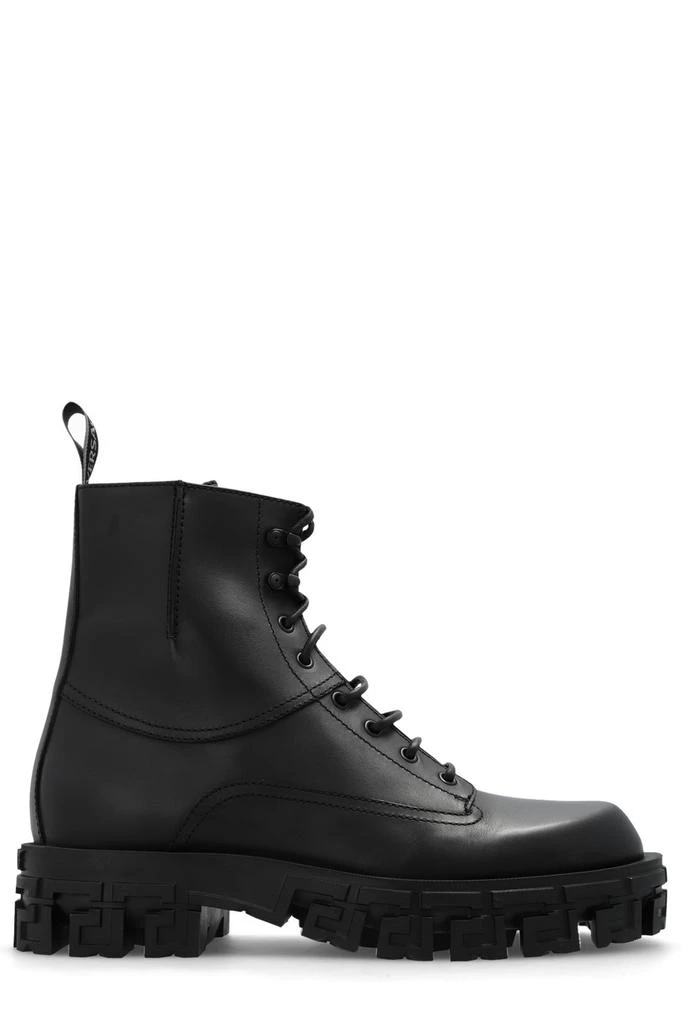 商品Versace|Versace Greca Portico Round-Toe Boots,价格¥4481,第1张图片