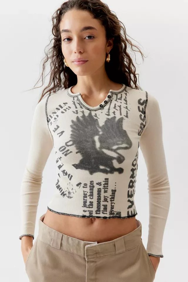 商品Urban Outfitters|Evermore Notch Neck Long Sleeve Tee,价格¥114,第1张图片详细描述