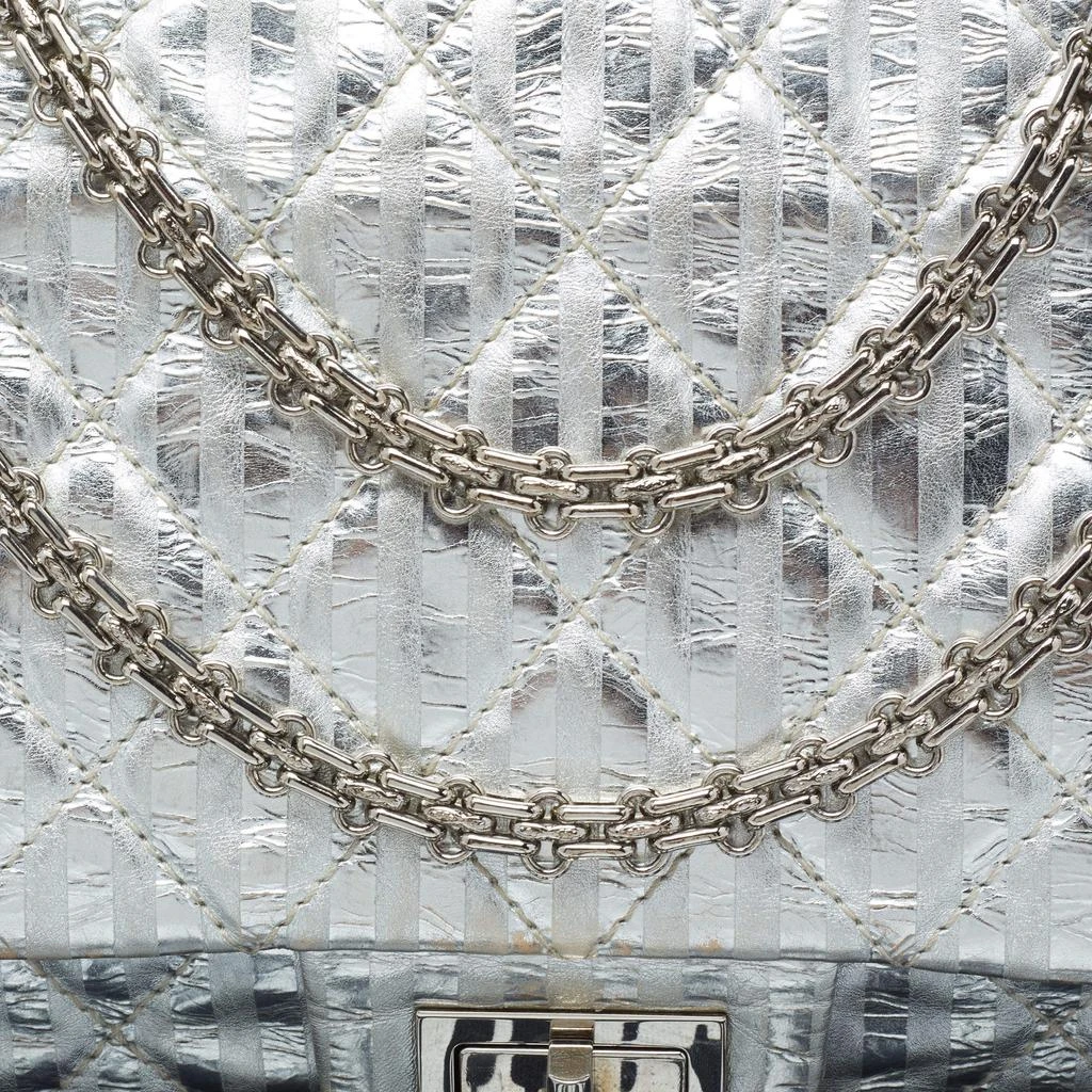 商品[二手商品] Chanel|Chanel Silver Quilted Leather Striped Reissue 2.55 Classic 227 Double Flap Bag,价格¥12520,第5张图片详细描述