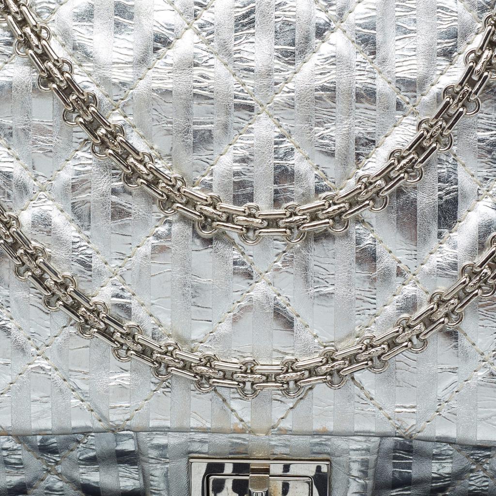 商品[二手商品] Chanel|Chanel Silver Quilted Leather Striped Reissue 2.55 Classic 227 Double Flap Bag,价格¥16987,第7张图片详细描述