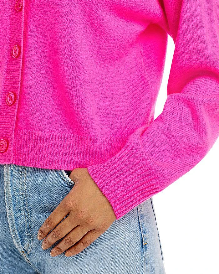 V-Neck Cardigan - Exclusive 商品