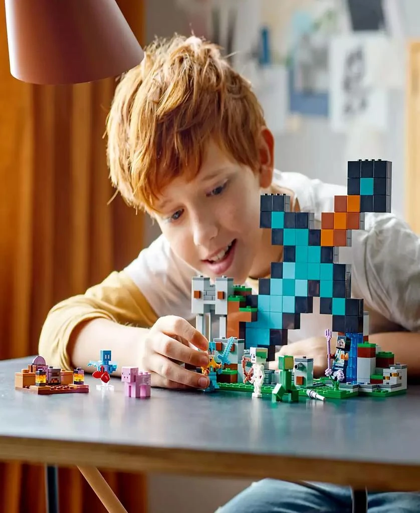 商品LEGO|Minecraft The Sword Outpost 21244 Toy Building Set with Sentinel Soldier, Guardian Warrior, Allay, Skeleton, Creeper and Pig Figures,价格¥335,第3张图片详细描述