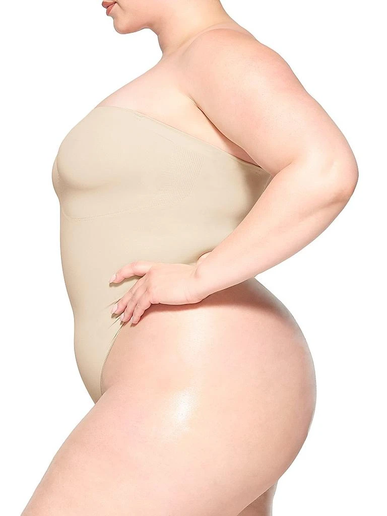 商品SKIMS|Seamless Sculpt Strapless Thong Bodysuit,价格¥523,第4张图片详细描述