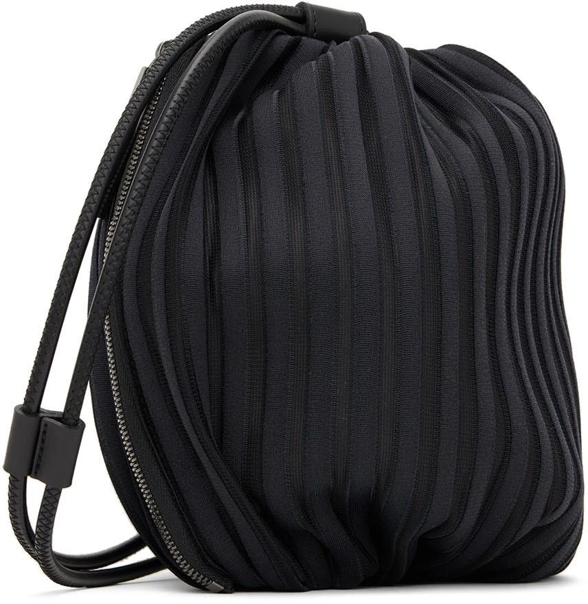 商品Issey Miyake|Black Linear Knit Shoulder Bag,价格¥1915,第2张图片详细描述