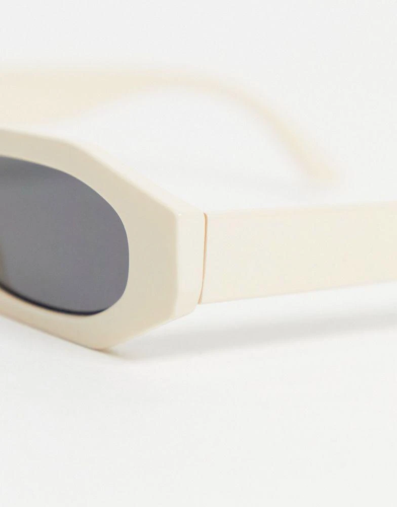 商品ASOS|ASOS DESIGN angled sunglasses with ecru frame and smoke lens,价格¥121,第3张图片详细描述