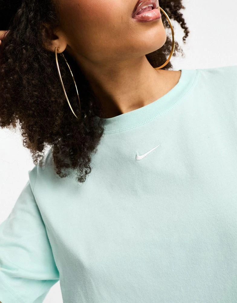 商品NIKE|Nike mini swoosh boyfriend t-shirt in jade ice blue,价格¥206,第2张图片详细描述