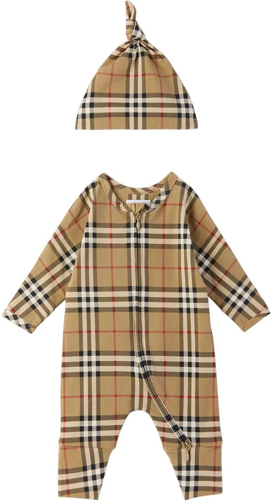 商品Burberry|驼色格纹婴儿连身裤 & 毛线帽套装,价格¥3024,第1张图片
