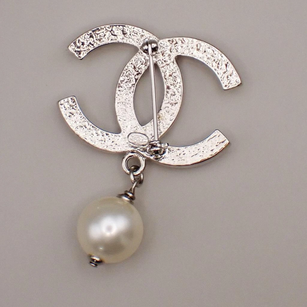 商品[二手商品] Chanel|Cc Drop Brooch Metal And Faux Pearls _Plated Brooch Jewelry (Pre-Owned),价格¥7458,第2张图片详细描述