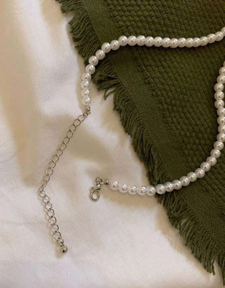 商品ASOS|ASOS DESIGN short 6mm glass faux pearl necklace in white,价格¥94,第4张图片详细描述