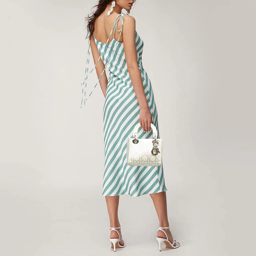 商品[二手商品] Dior|Dior Off White Cannage Satin Mini Crystals Embellished Lady Dior Tote,价格¥23175,第2张图片详细描述