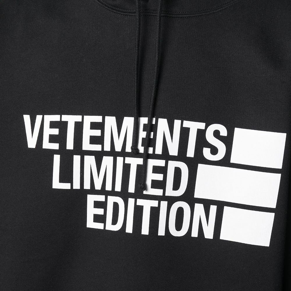 VETEMENTS 黑色女士卫衣/帽衫 UE51TR820B-BLACK 商品
