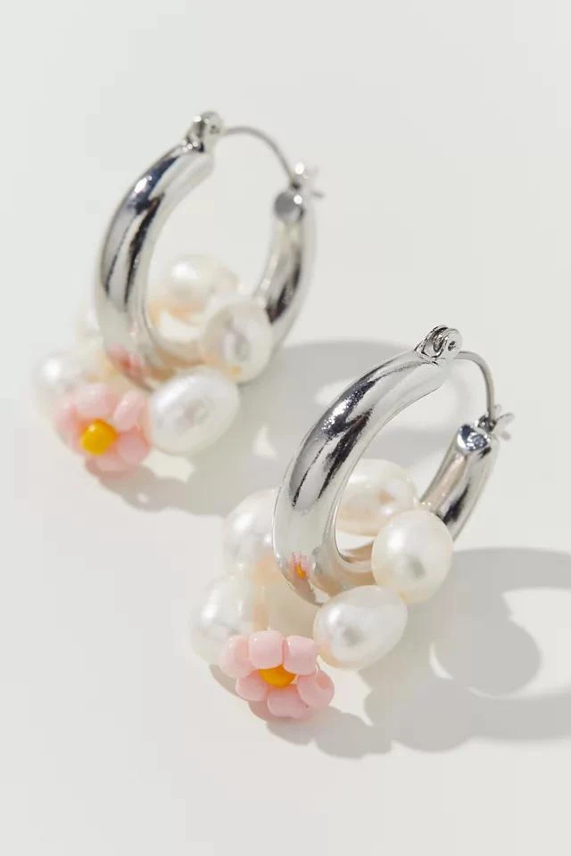 商品Urban Outfitters|Freya Freshwater Pearl Flower Hoop Earring,价格¥78,第1张图片