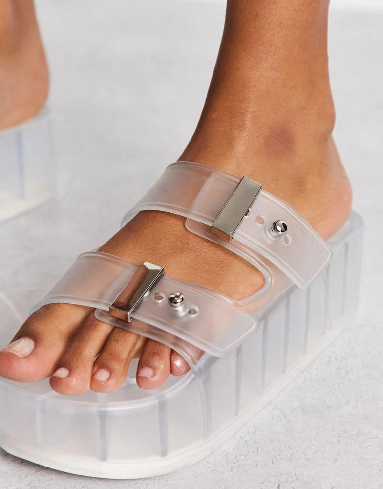 商品ASOS|ASOS DESIGN Finale buckle platform flat sandals in clear,价格¥67,第2张图片详细描述