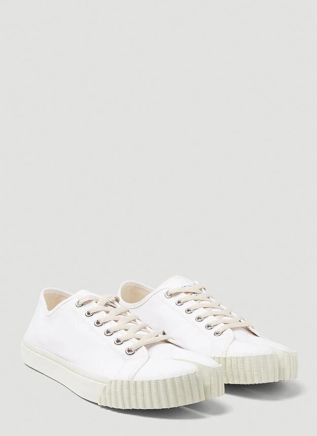 商品MAISON MARGIELA|Tabi Low Top Sneakers in White,价格¥4063,第2张图片详细描述