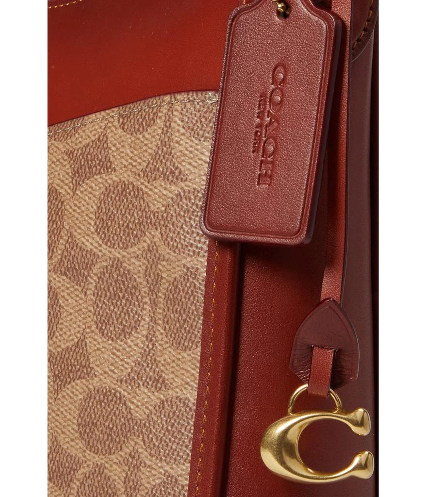 商品Coach|Coated Canvas Signature Chaise Crossbody,价格¥2363,第4张图片详细描述