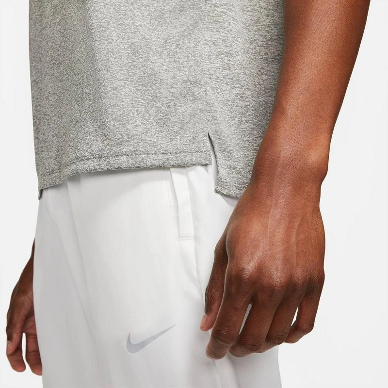 商品NIKE|Men's Nike Dri-FIT Rise 365 Running T-Shirt,价格¥406,第5张图片详细描述