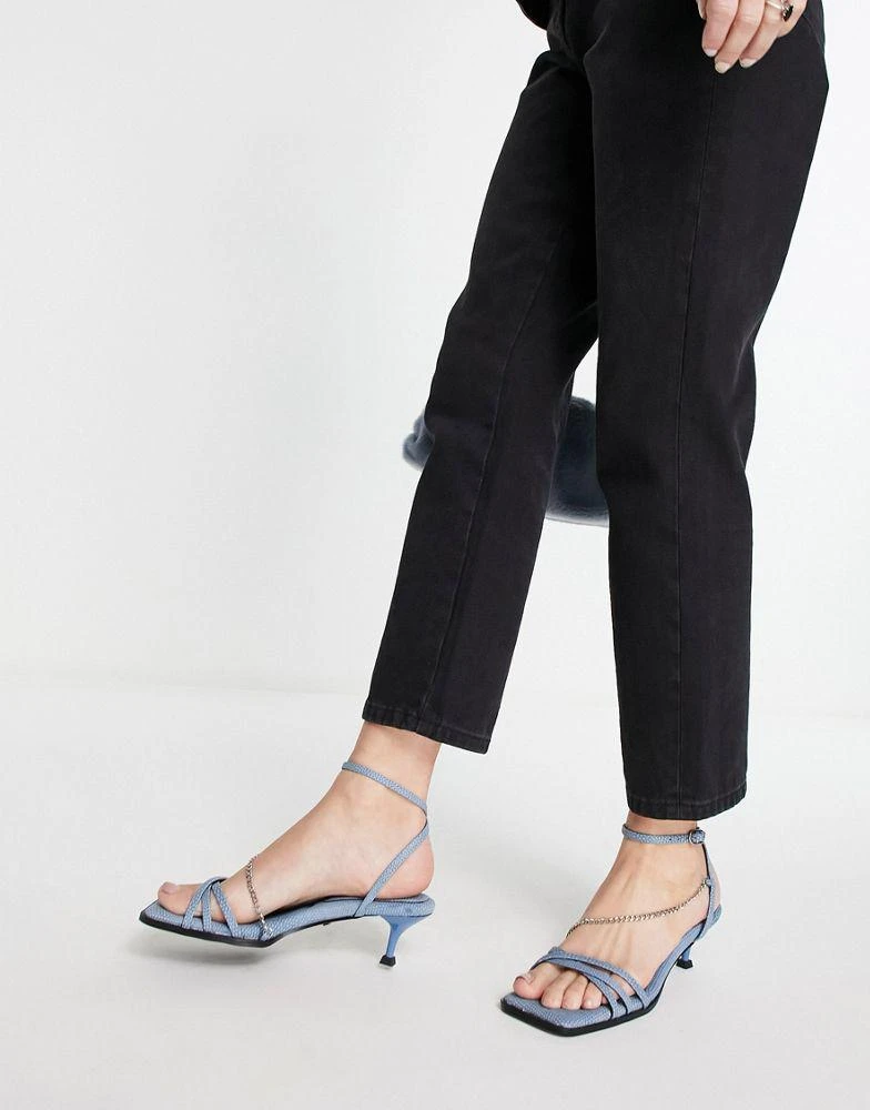 商品Topshop|Topshop Nimble low heel chain sandal in blue,价格¥156,第2张图片详细描述