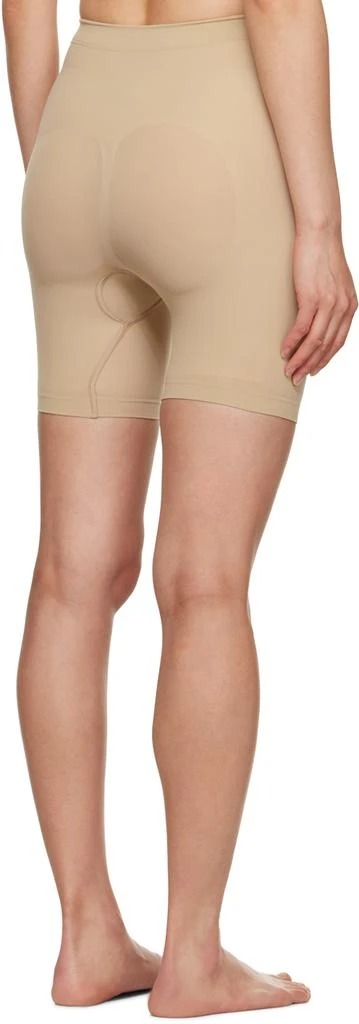 商品SKIMS|Beige Seamless Sculpt Mid Thigh Shorts,价格¥354,第3张图片详细描述