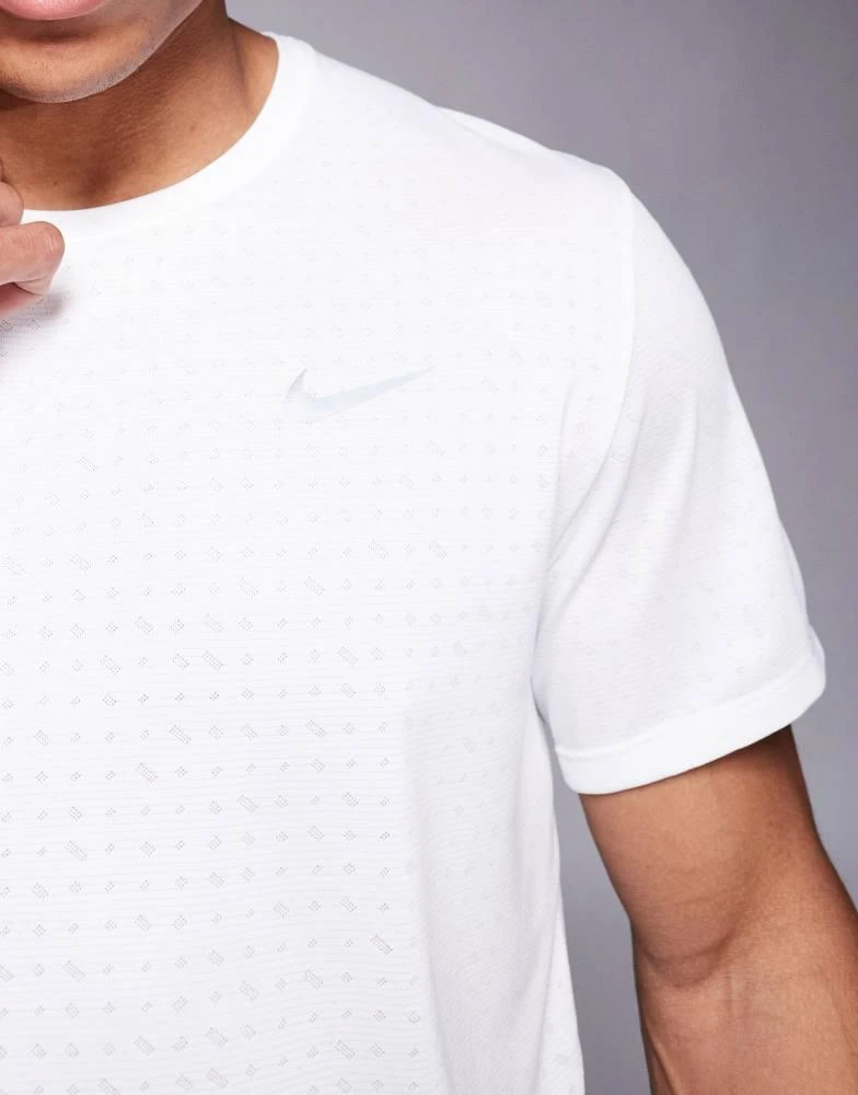 商品NIKE|Nike Running Miler Breathe t-shirt in white,价格¥396,第3张图片详细描述