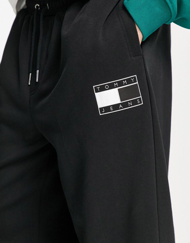 商品Tommy Hilfiger|Tommy Jeans Metallic capsule flag and leg print joggers in black,价格¥428,第6张图片详细描述