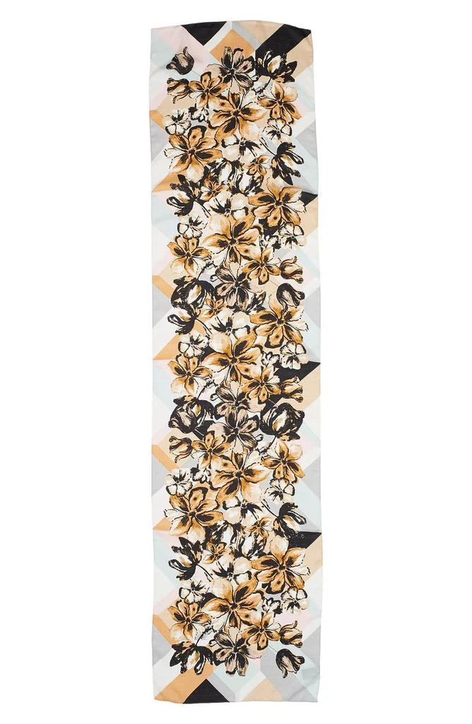 商品Vince Camuto|Floral Oblong Scarf,价格¥107,第2张图片详细描述