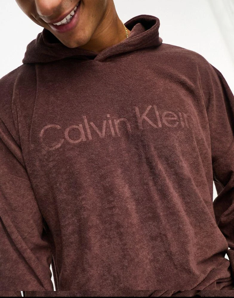 商品Calvin Klein|Calvin Klein cosy lounge towelling hoodie in deep mahogany,价格¥623,第3张图片详细描述