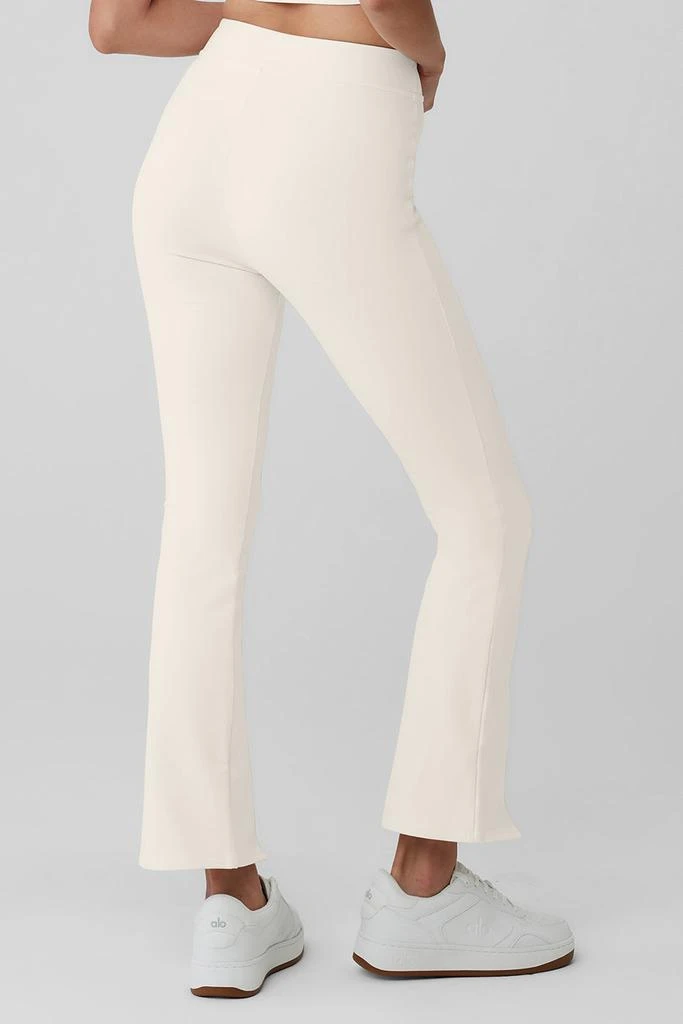 商品Alo|Airbrush High-Waist 7/8 Flutter Legging - Ivory,价格¥896,第2张图片详细描述