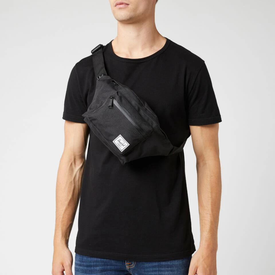 商品Herschel Supply|Herschel Supply Co. Men's Seventeen Hip Pack - Black,价格¥167,第3张图片详细描述