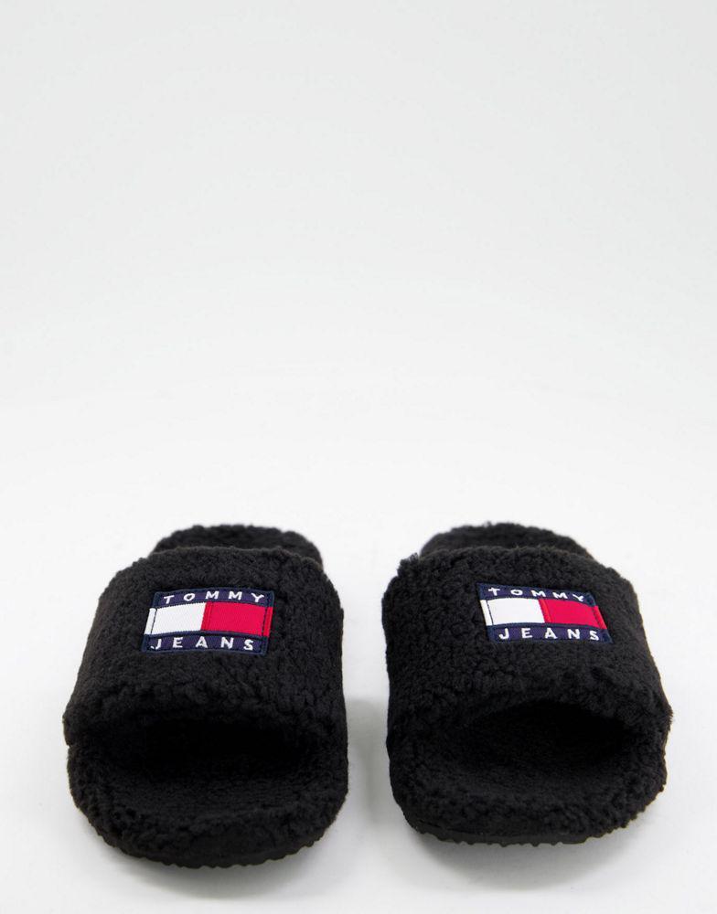 商品Tommy Hilfiger|Tommy Jeans flag logo furry sliders in black,价格¥395,第6张图片详细描述