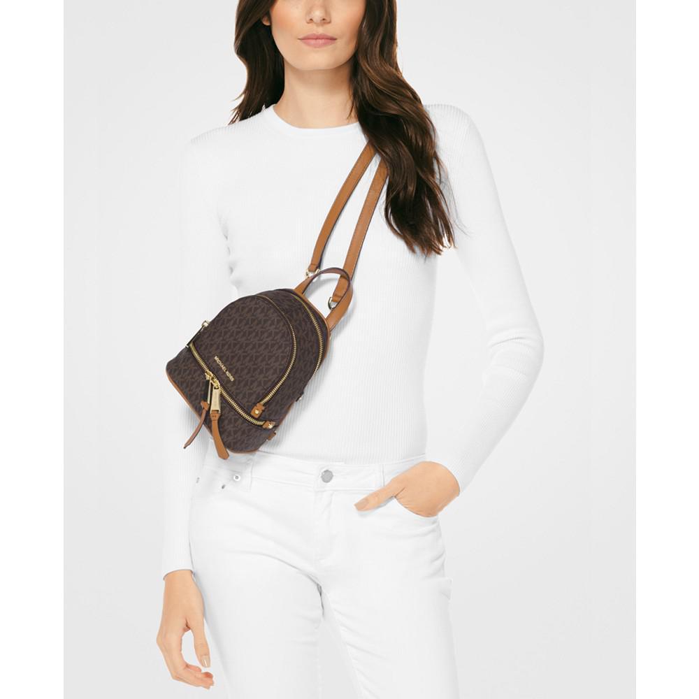 商品Michael Kors|Signature Rhea Zip Extra Small Messenger Backpack,价格¥2437,第5张图片详细描述