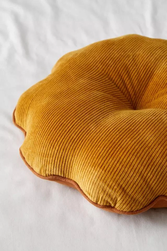 商品Urban Outfitters|Dahlia Corduroy Throw Pillow,价格¥367,第3张图片详细描述