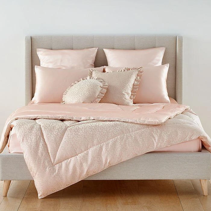 Coral Fern Round Decorative Pillow 商品
