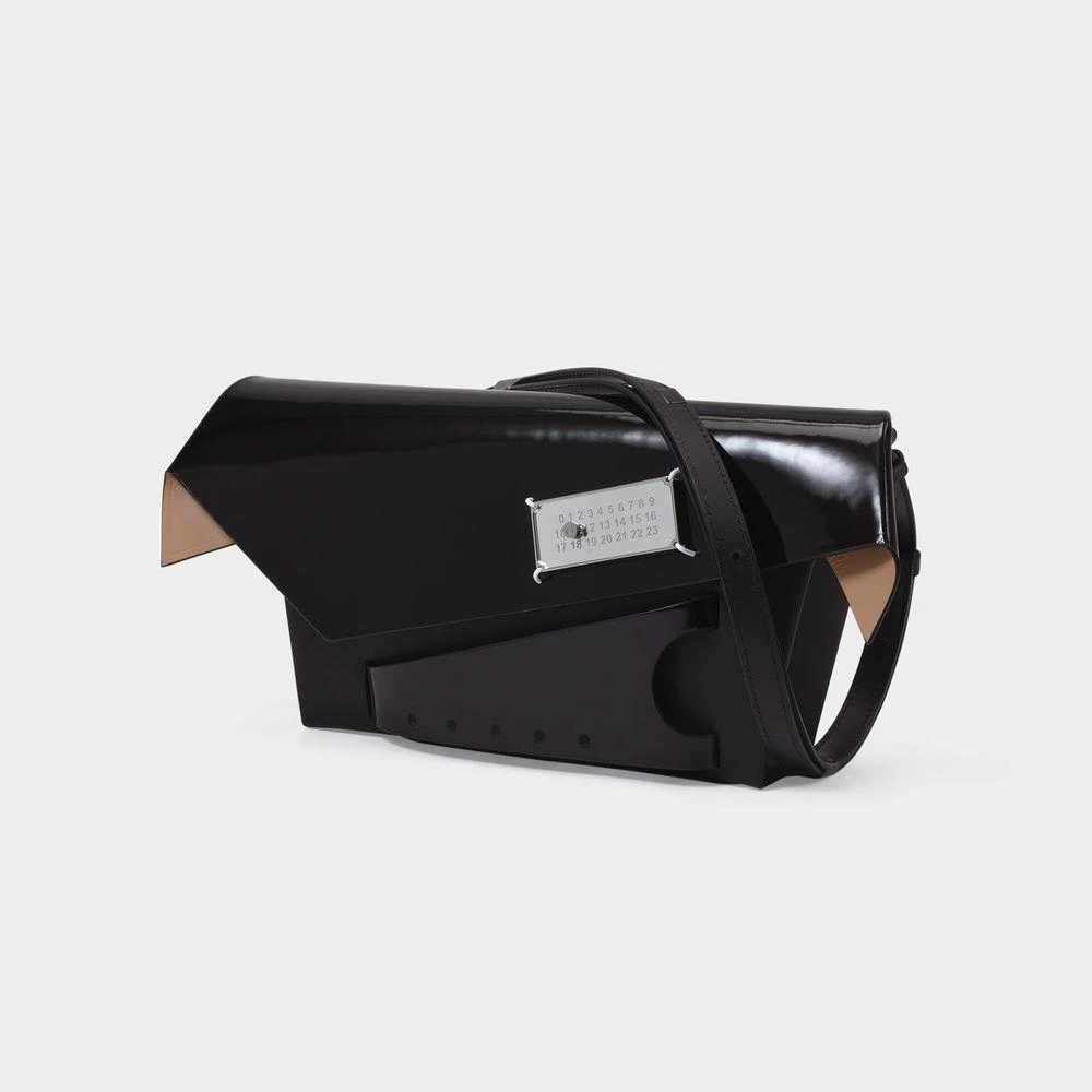 商品MAISON MARGIELA|Snatched Medium Bag in Black Leather,价格¥14035,第2张图片详细描述