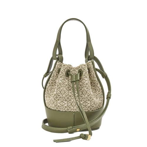 商品Loewe|【包税】LOEWE/罗意威 22春夏新款Balloon系列 女士迷你绿色鳄梨绿色徽标提花织物配皮抽绳水桶手提气球包A710P18X07-4364,价格¥11336,第1张图片