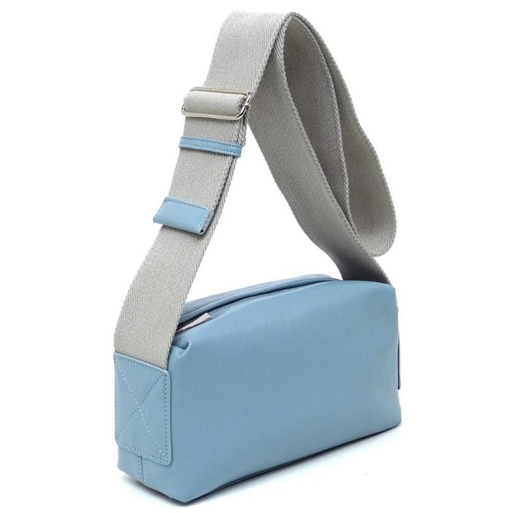 商品FASHNZFAB|Wide Guitar Strap Boxy Crossbody Bag,价格¥425,第1张图片