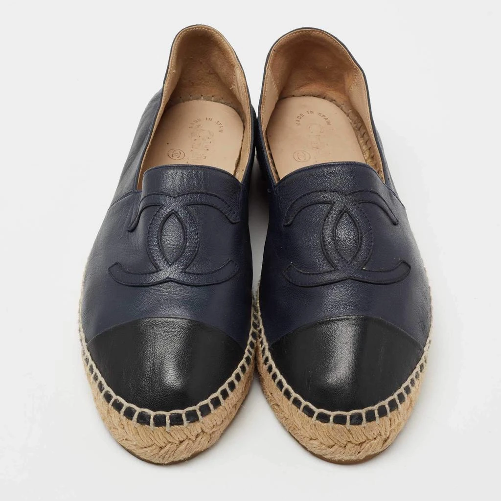 商品[二手商品] Chanel|Chanel Navy Blue/Black Leather Cap Toe CC Espadrille Flats Size 38,价格¥3851,第3张图片详细描述
