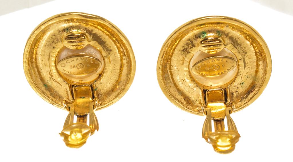 Chanel Gold CC Large Pearl Earrings商品第2张图片规格展示