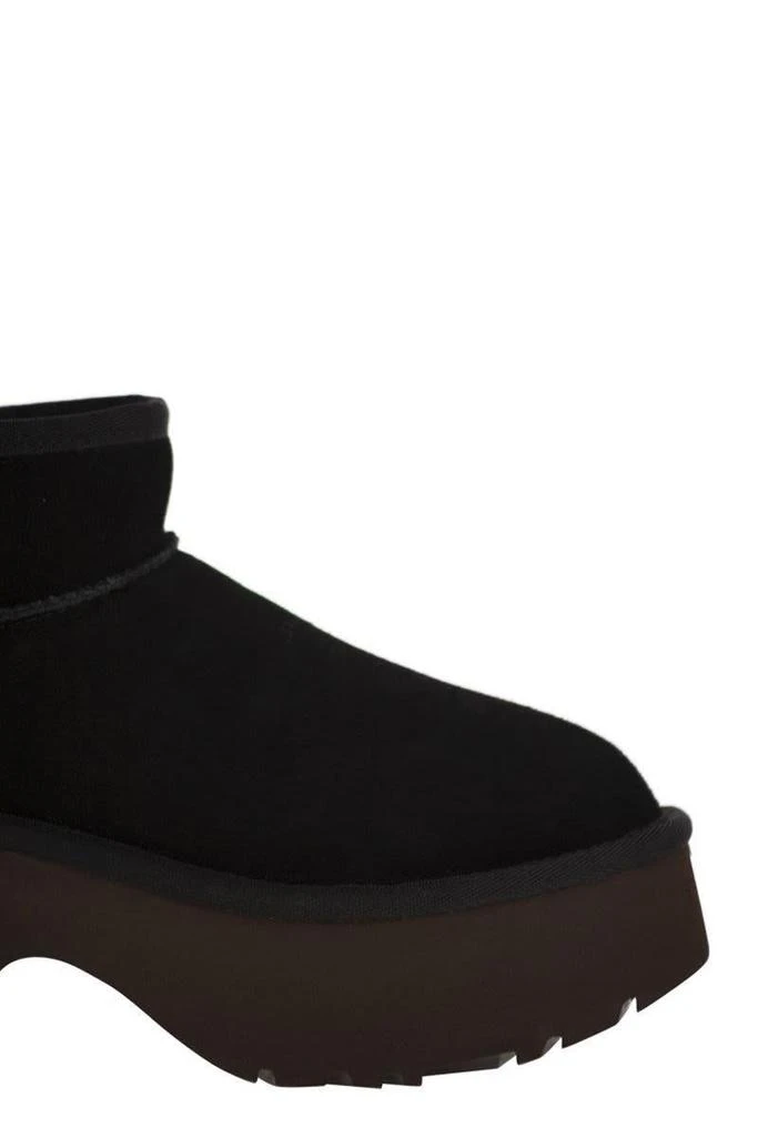 UGG Classic Ultra Mini New Heights in Black 商品