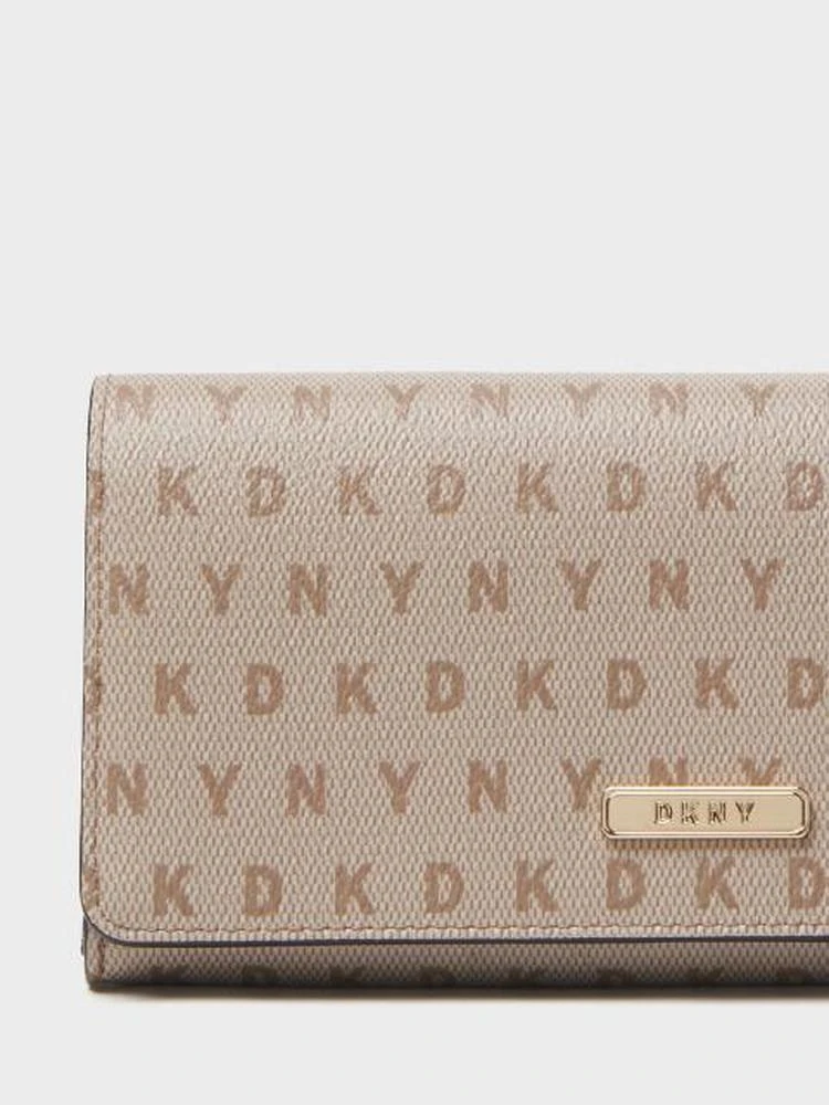 商品DKNY|Coated Logo Large Wallet,价格¥446,第3张图片详细描述