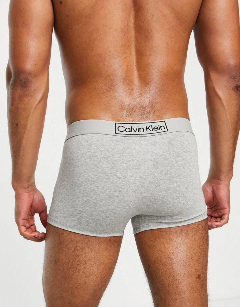商品Calvin Klein|Calvin Klein reimagined heritage trunk in grey,价格¥232,第2张图片详细描述