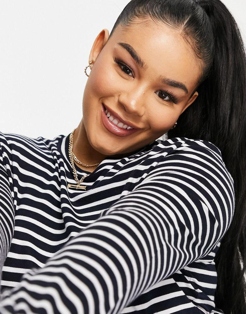 商品ASOS|ASOS DESIGN Curve long sleeve striped t-shirt in navy,价格¥139,第2张图片详细描述