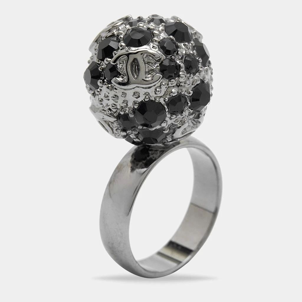 商品[二手商品] Chanel|Chanel Gunmetal Tone Black Crystal CC Sphere Ring Size EU 52.5,价格¥2875,第1张图片