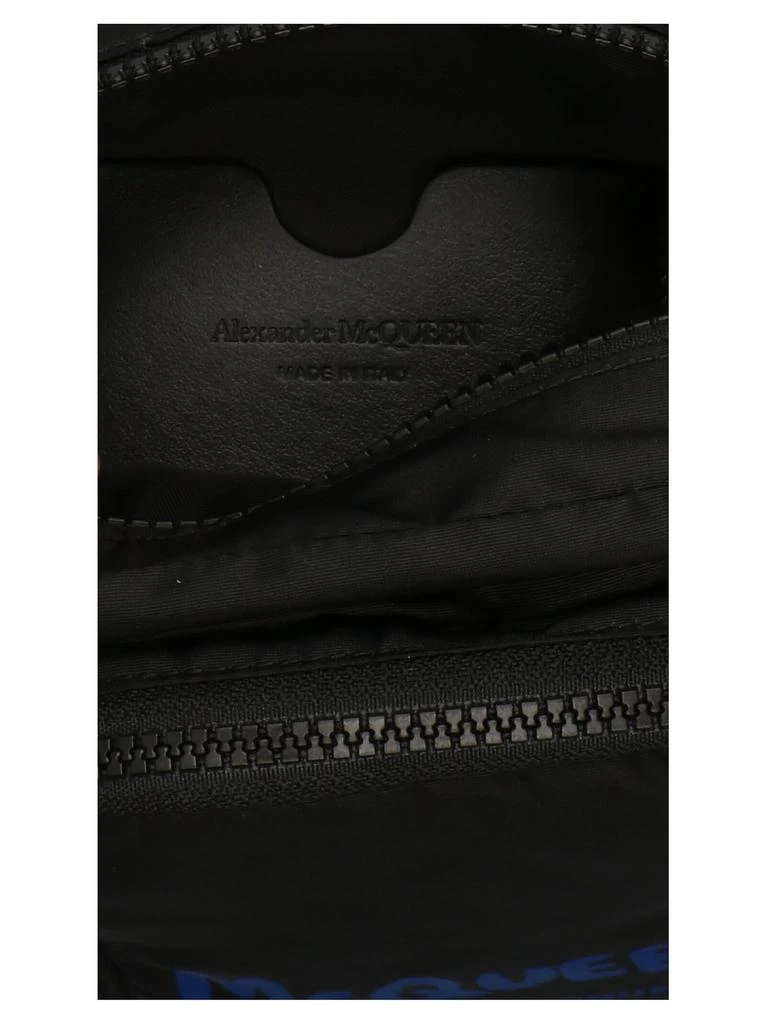商品Alexander McQueen|Alexander McQueen Logo-Printed Zipped Messenger Bag,价格¥2516,第4张图片详细描述