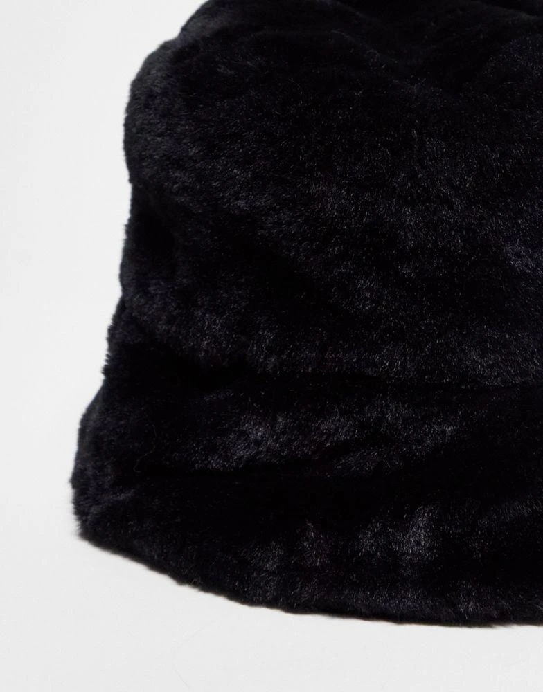 商品COLLUSION|COLLUSION Unisex faux fur bucket hat in black,价格¥112,第2张图片详细描述