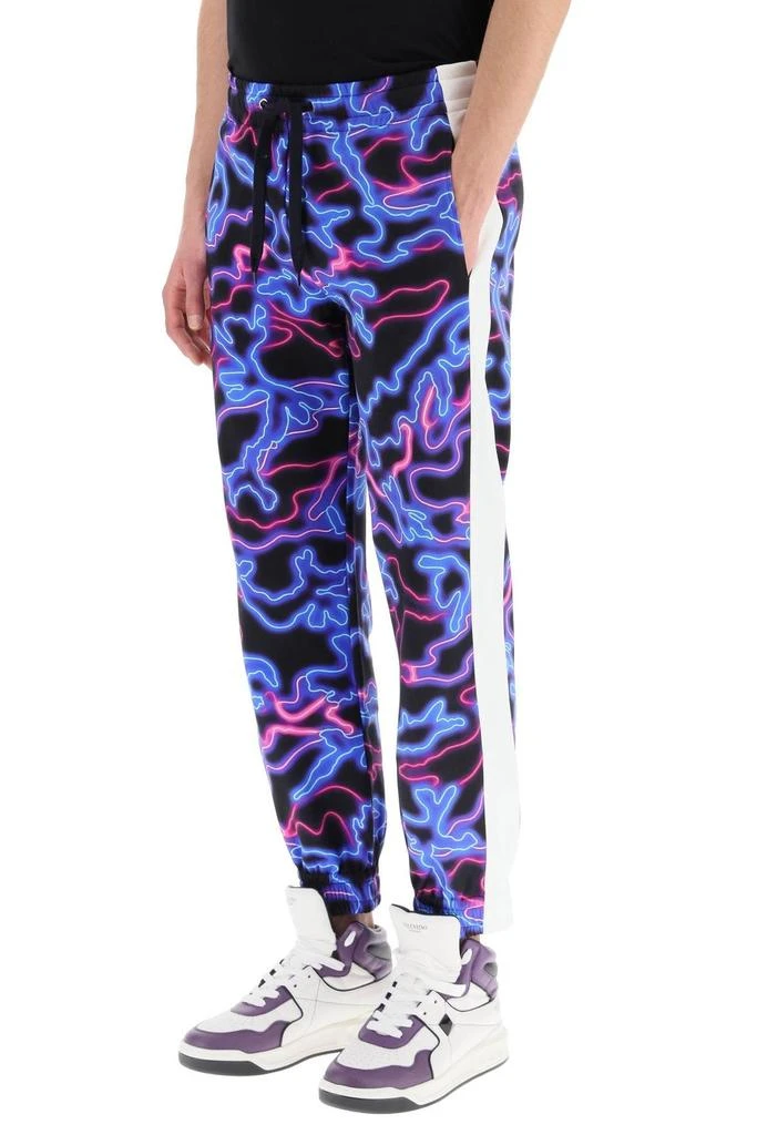 商品Valentino|Valentino Allover Neon Camouflage Printed Jogging Pants,价格¥10230,第4张图片详细描述