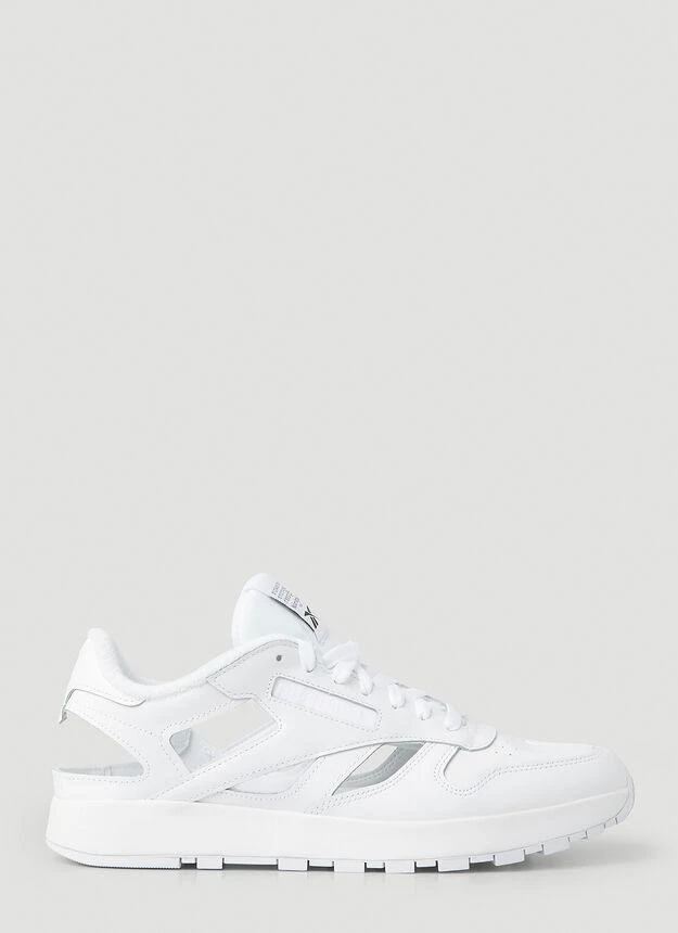 商品MAISON MARGIELA|Décortiqué Tabi Classic Sneakers in White,价格¥1399,第1张图片